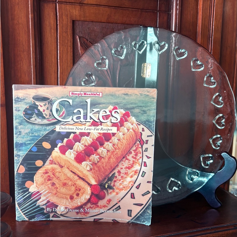 Cakes healthful cookbook and round glass heart plate NWT❣️